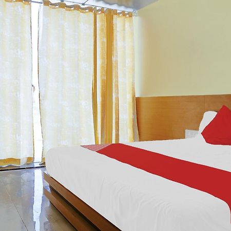 Oyo Hotel Shree Krishna Inn Rooms Сурат Екстериор снимка